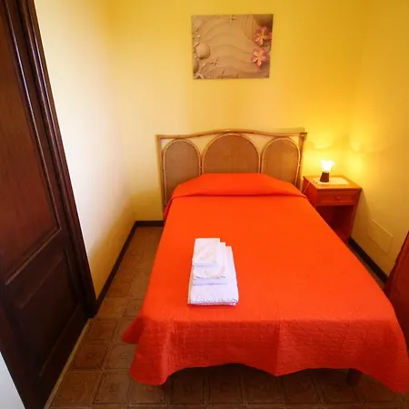 فندق مبيت وإفطار Rosa تْشيفالو